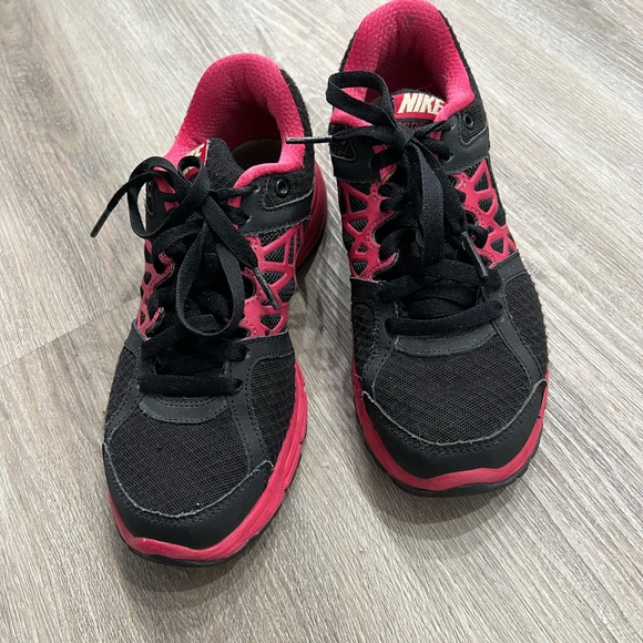 NIKE SHOES - Picture 3 of 9